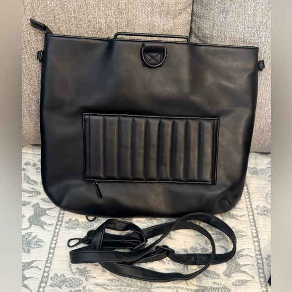 Béis The Messenger Backpack in Black - Picture 3 of 8